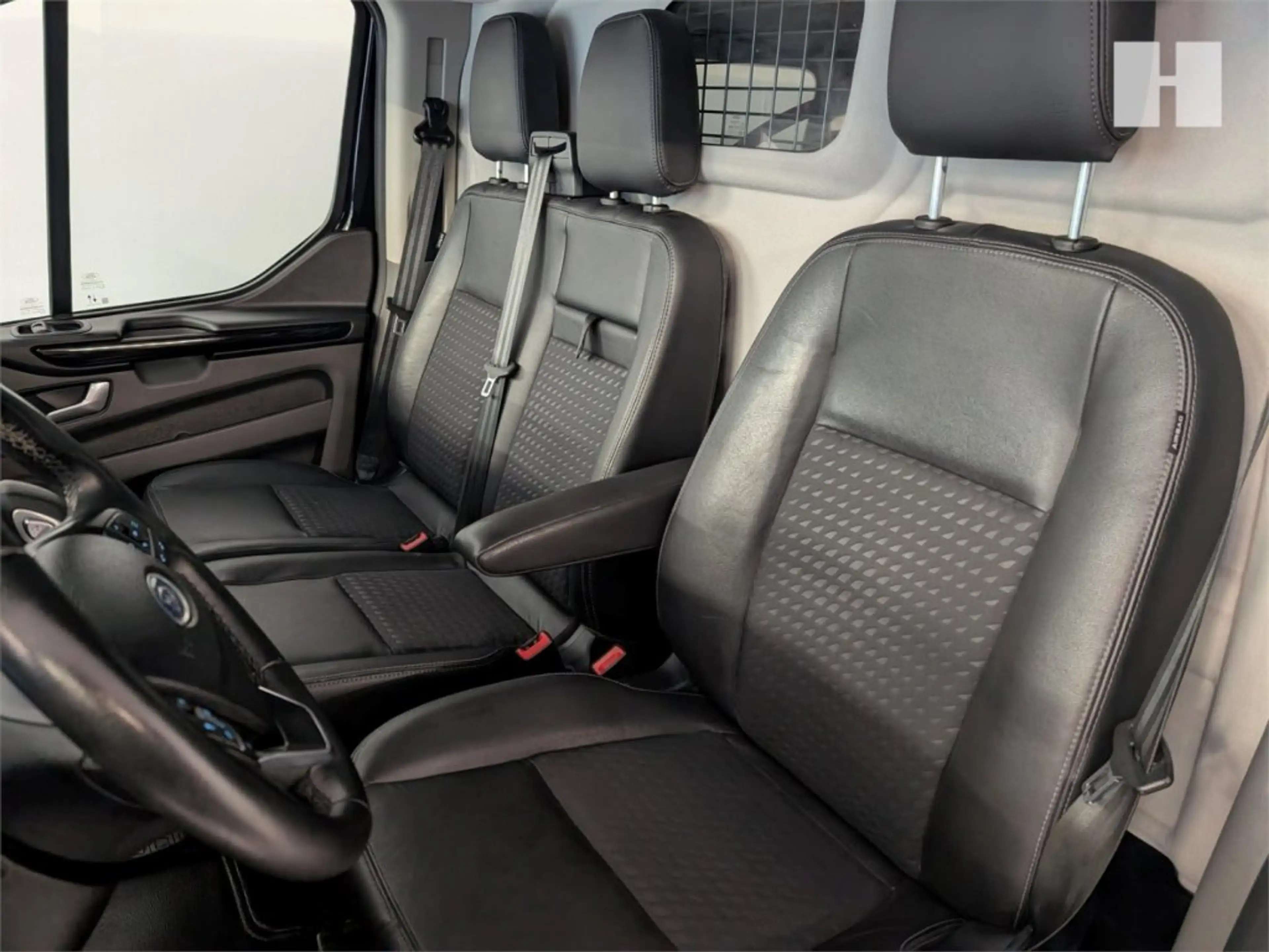 Ford E-Transit Transit Custom Sport — photo 10