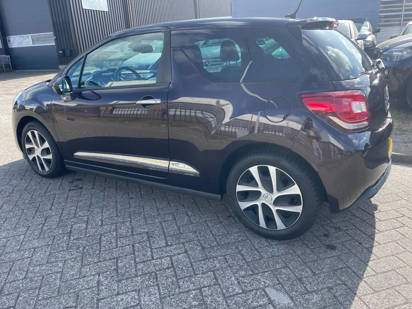 Citroen DS3 1.2 VTi So Chic Garantie Navigatie Фиолетовый - 2