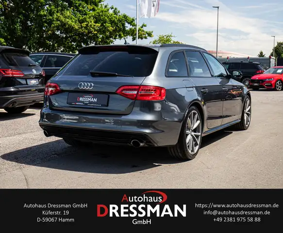 Audi A4 view 4