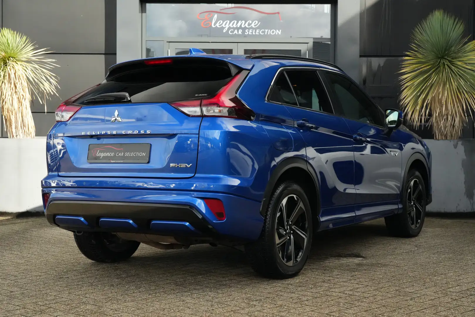Mitsubishi Eclipse Cross 2.4 PHEV Instyle 188pk Navigatie/Stoelverwarming/3 Blau - 2
