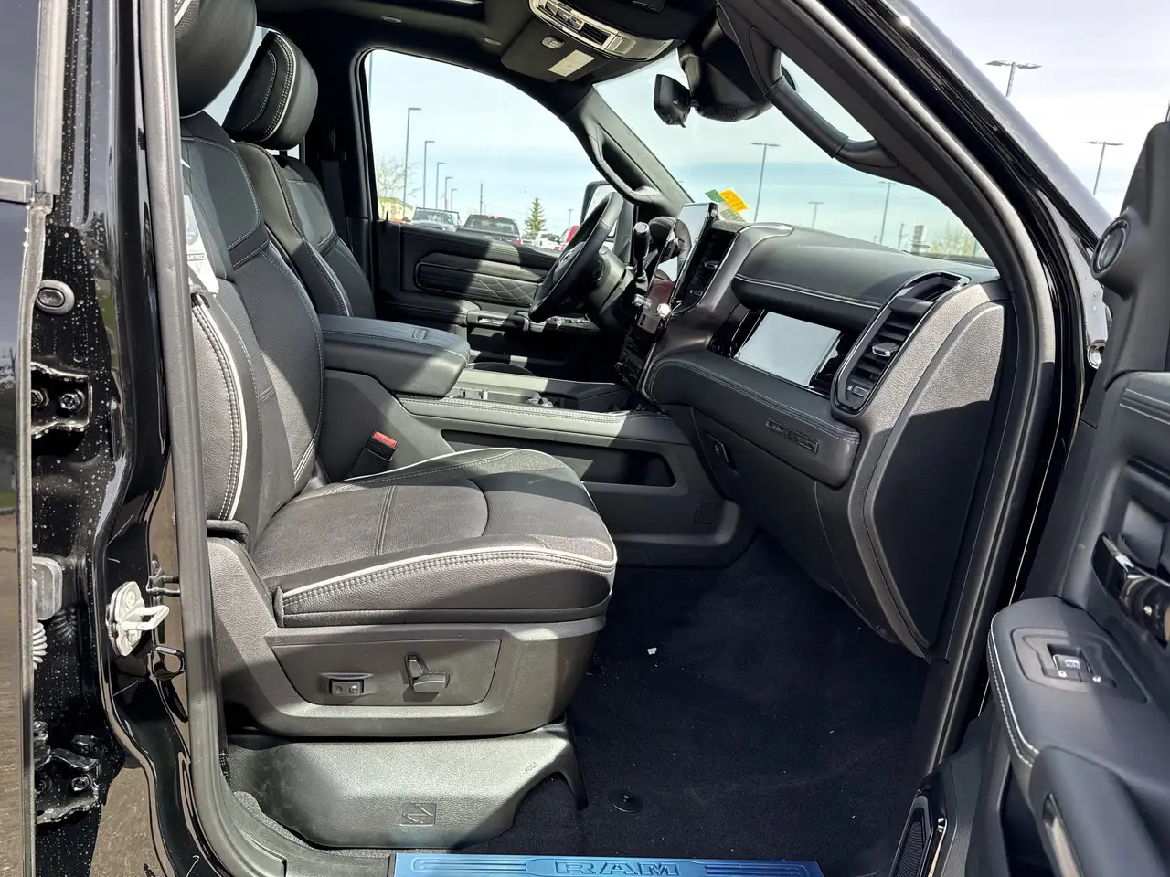 RAM 3500 снимка RAM 3500
