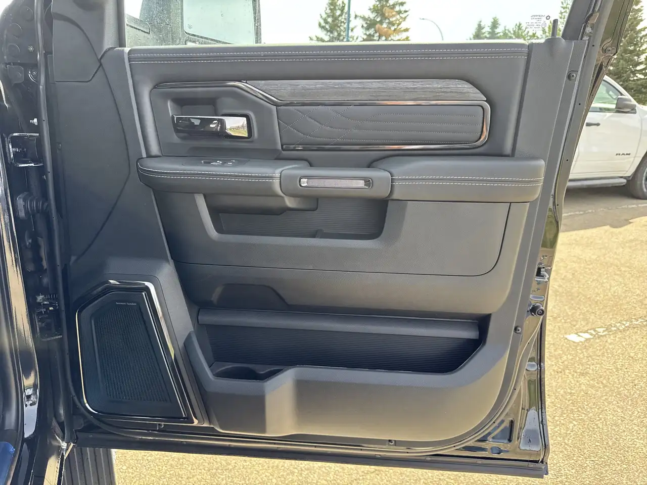 RAM 3500 снимка RAM 3500