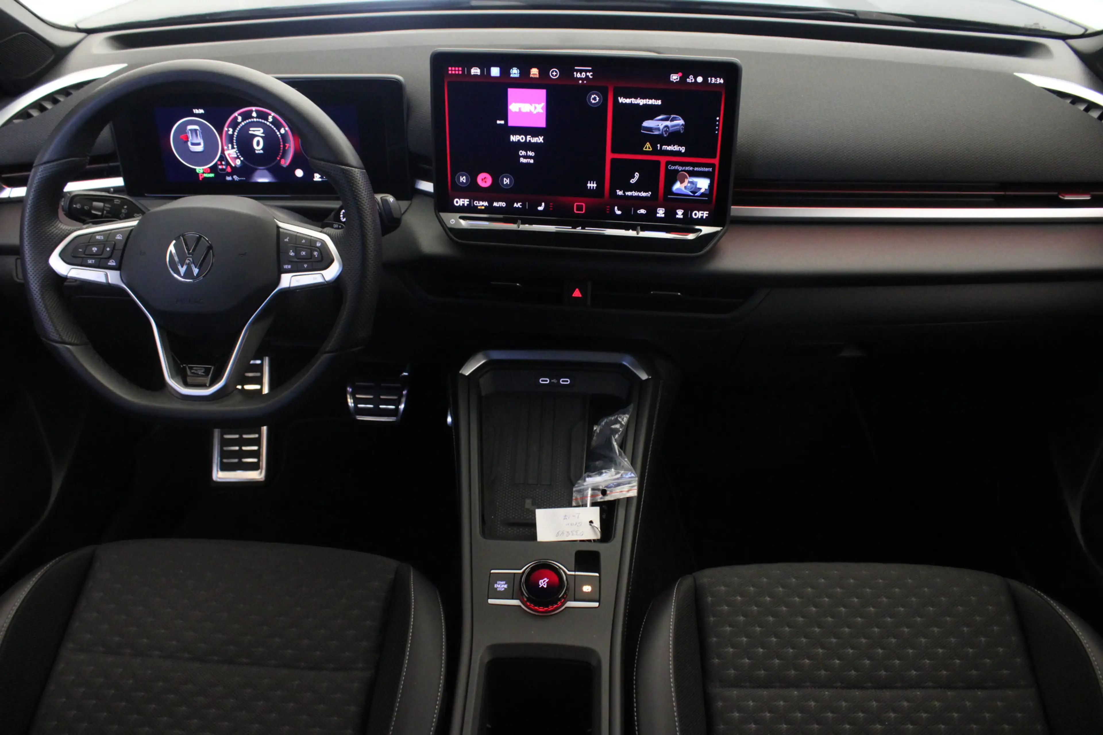 Volkswagen T-Roc 1.5 Hybrid R-Line — photo 13
