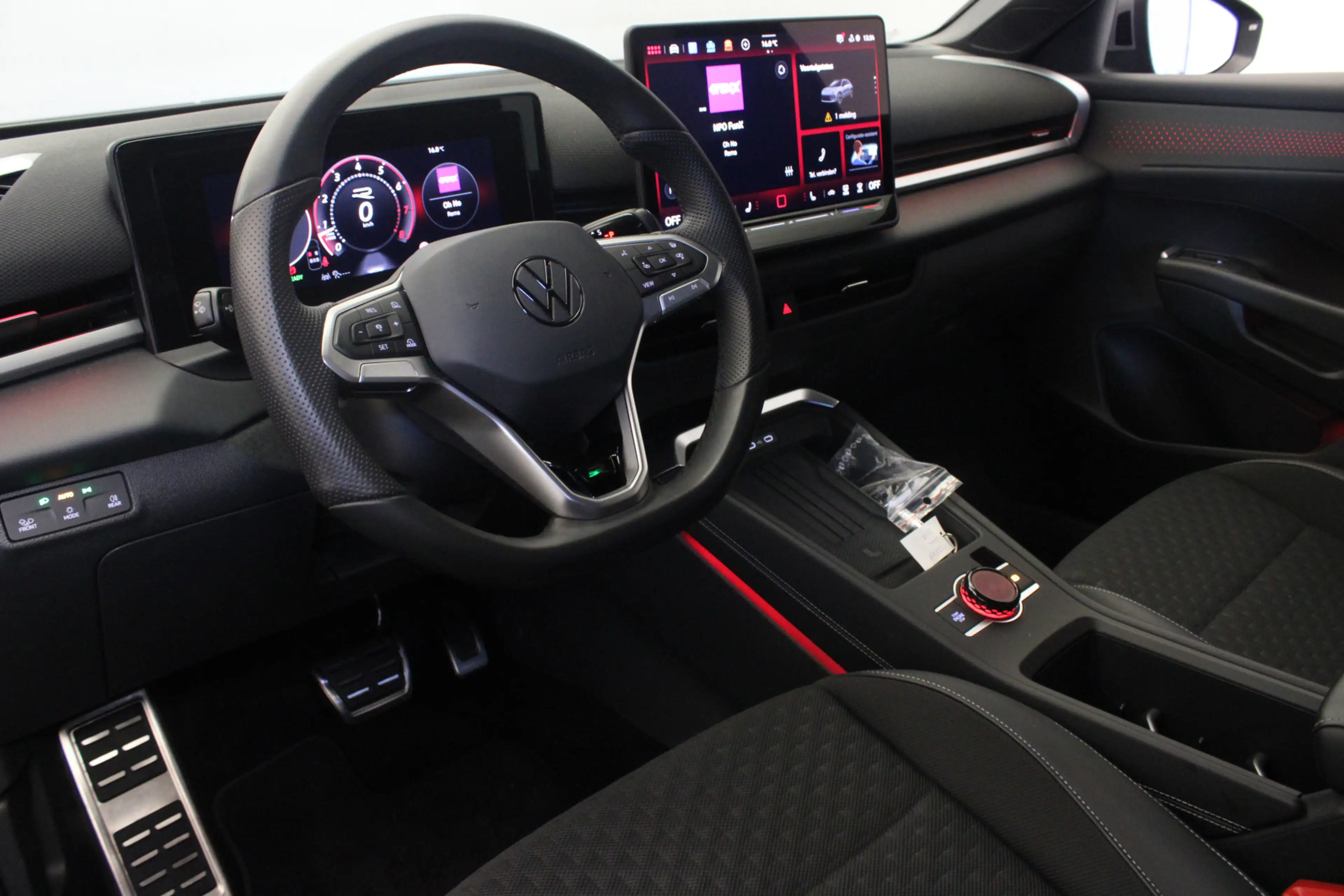 Volkswagen T-Roc 1.5 Hybrid R-Line — photo 14