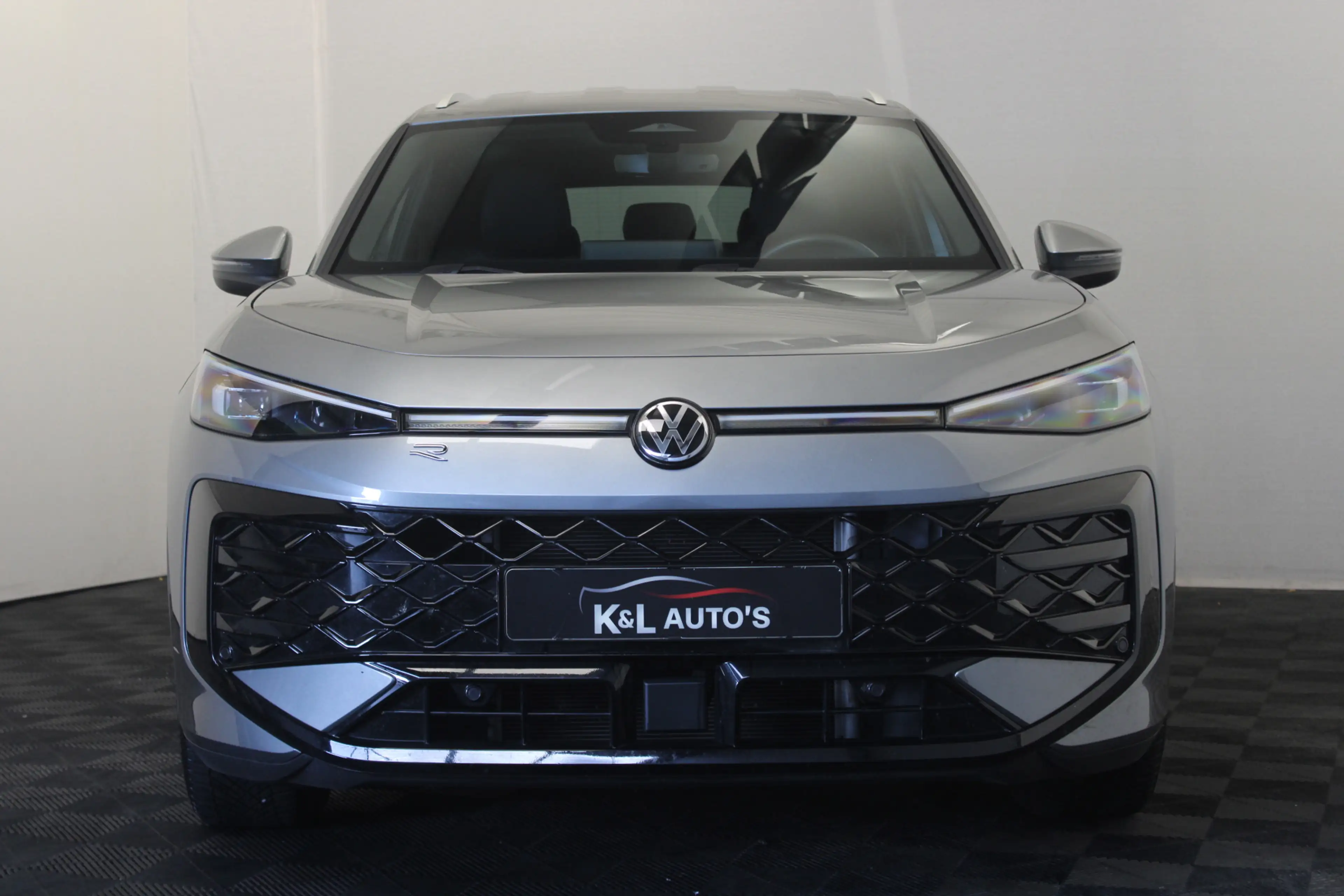 Volkswagen T-Roc 1.5 Hybrid R-Line — photo 2
