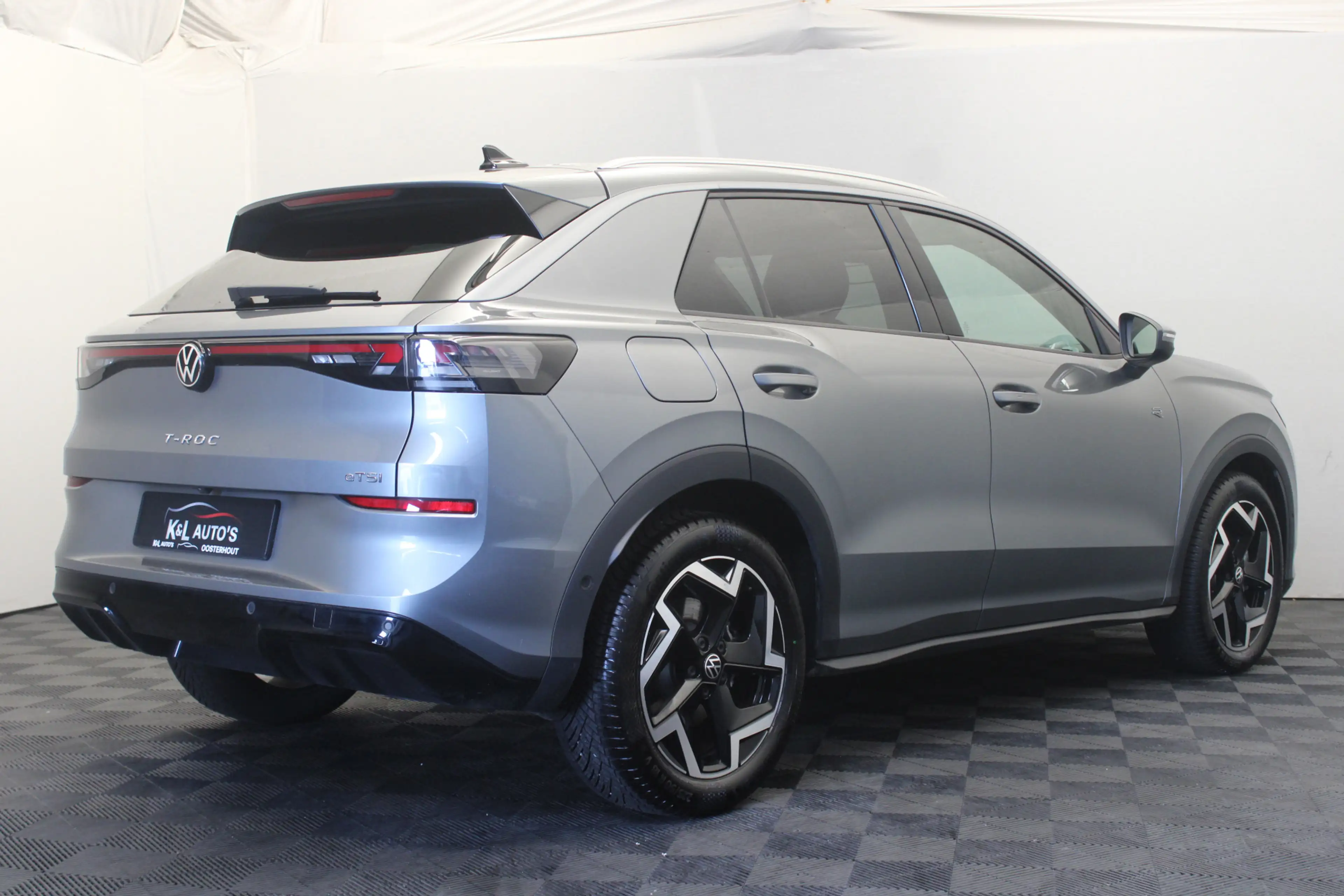 Volkswagen T-Roc 1.5 Hybrid R-Line — photo 6