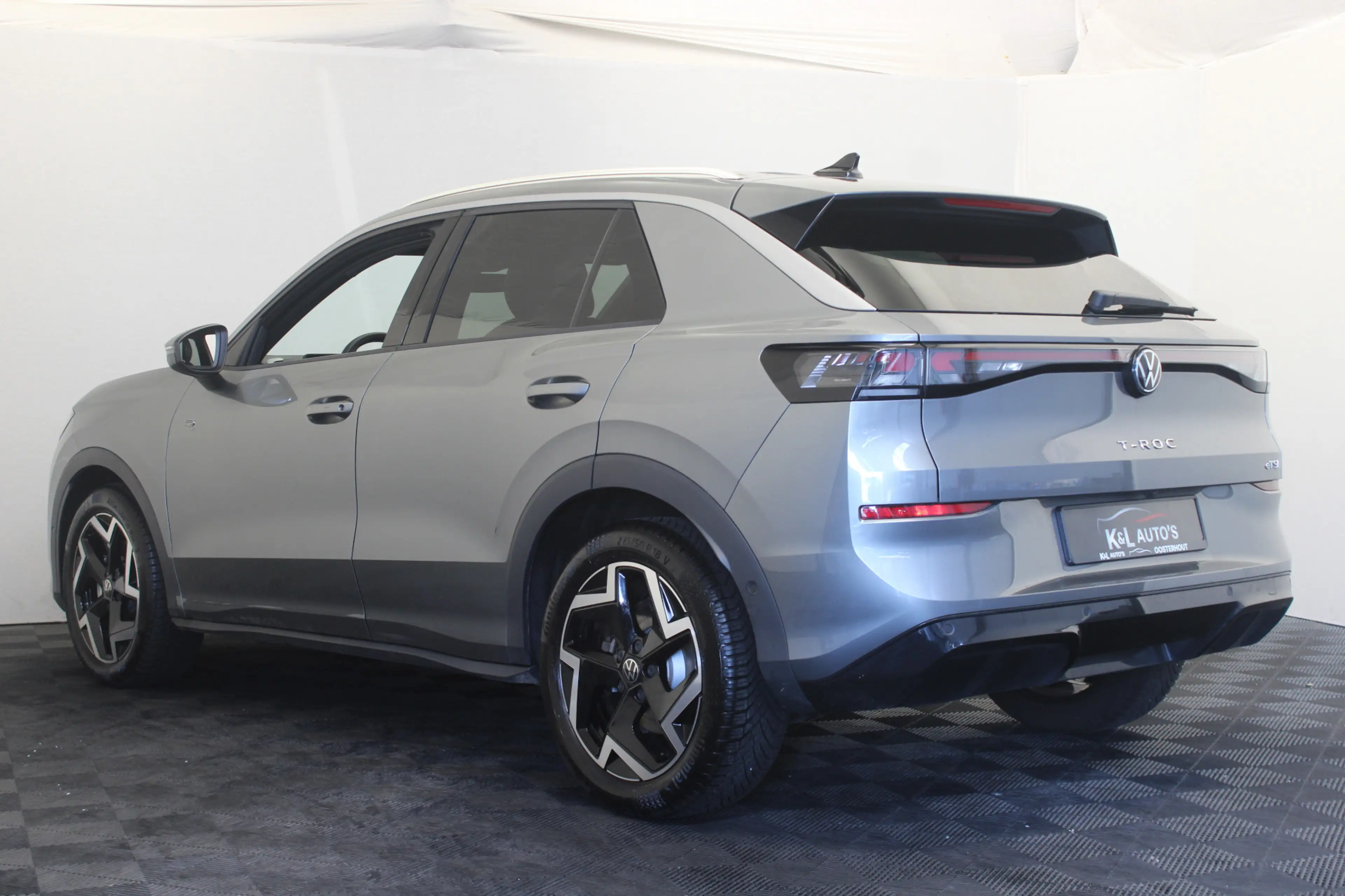 Volkswagen T-Roc 1.5 Hybrid R-Line — photo 4