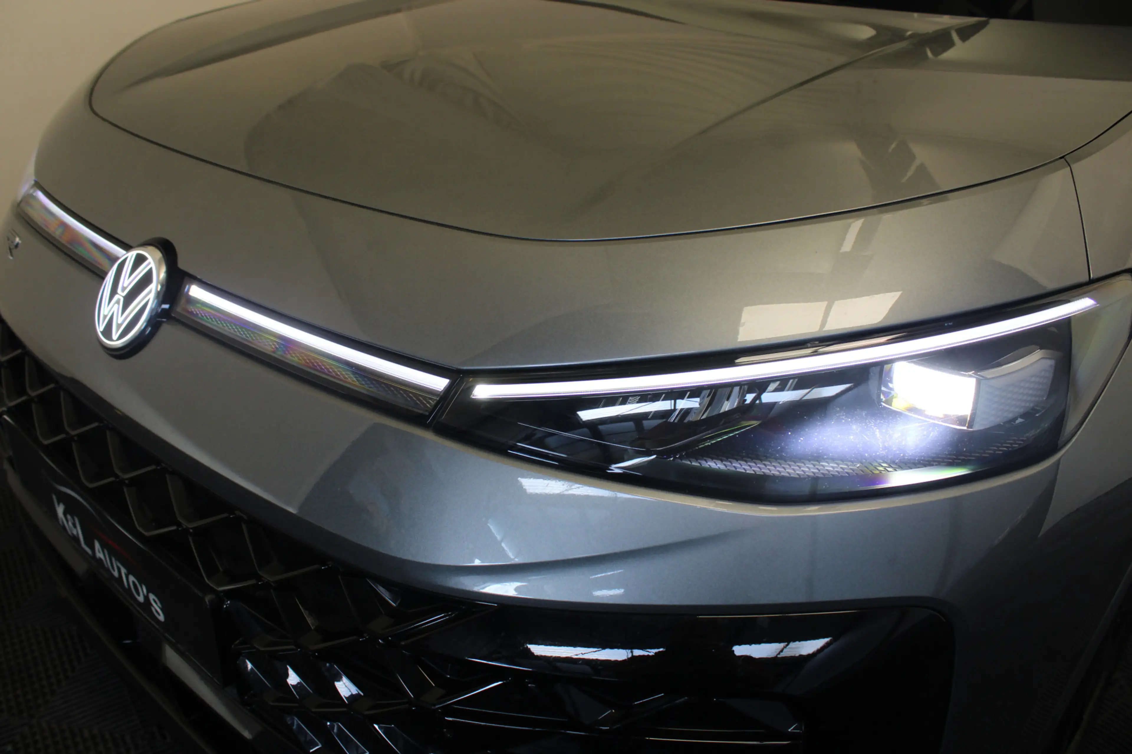 Volkswagen T-Roc 1.5 Hybrid R-Line — photo 8