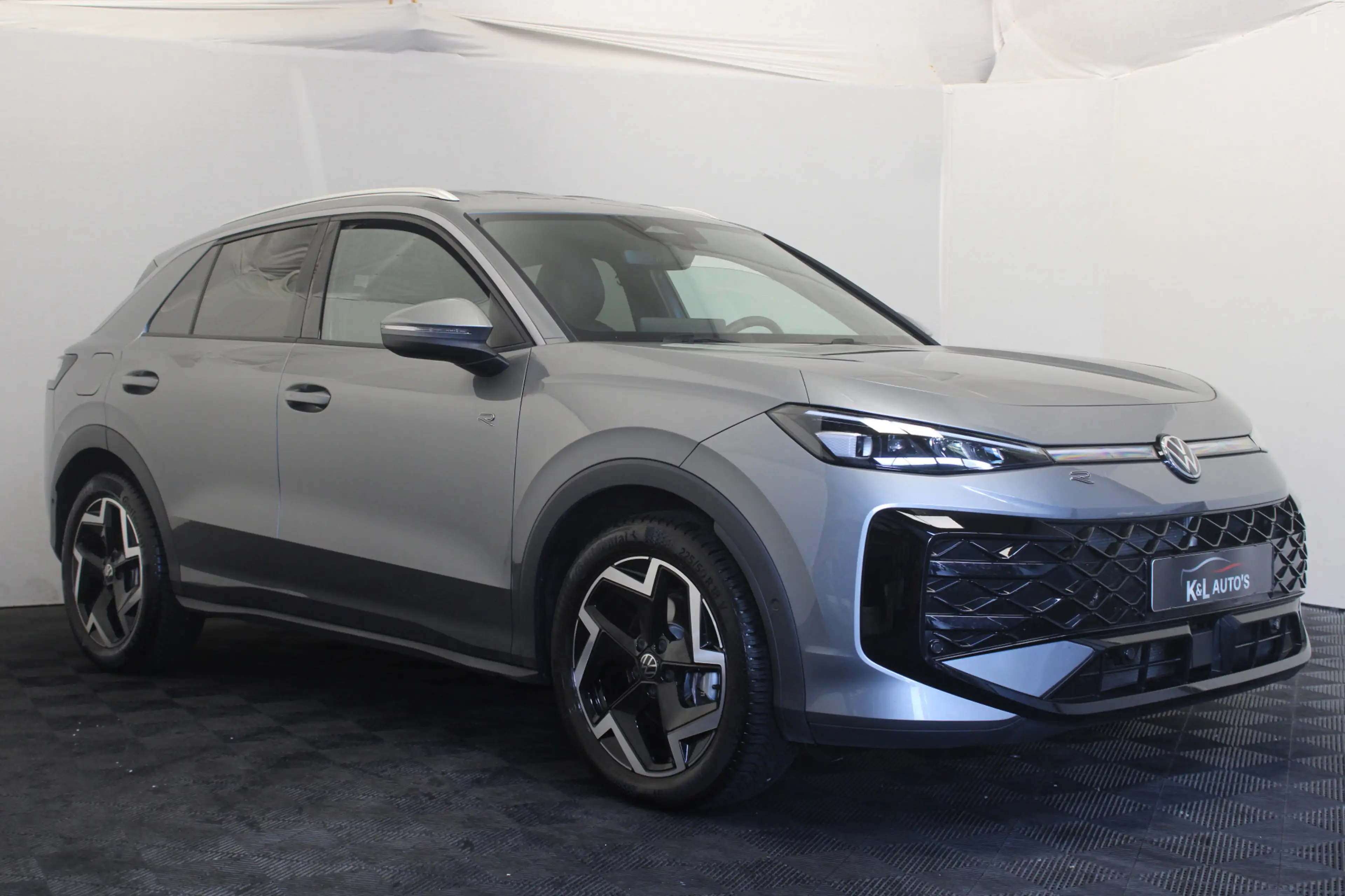 Volkswagen T-Roc 1.5 Hybrid R-Line — photo 3