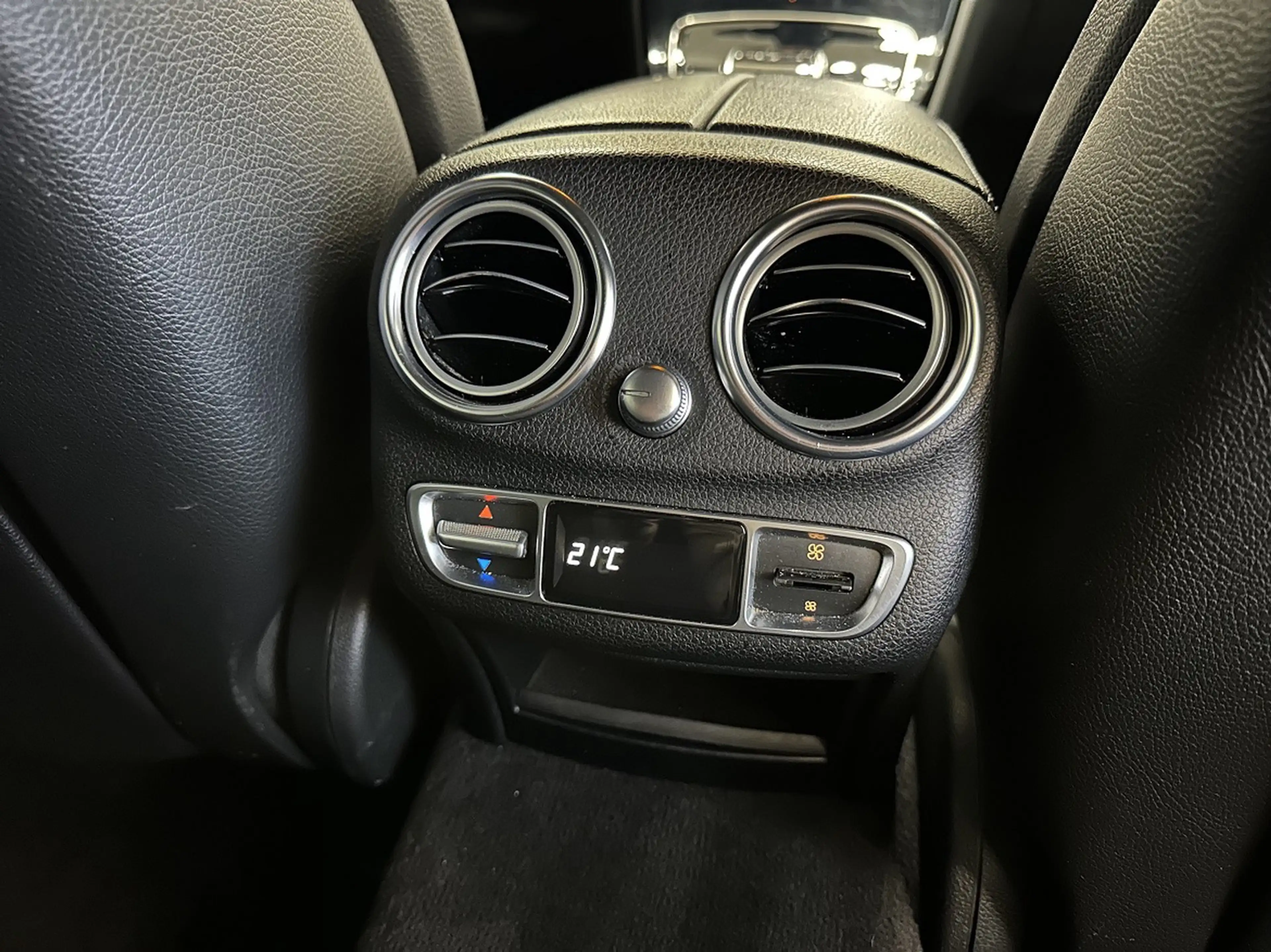 Mercedes-Benz C 250 T d Aut. 4Matic AMG-Line LED Leder Navi — photo 13