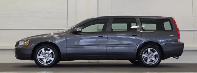 Volvo V70 view 3