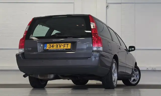 Volvo V70 view 6
