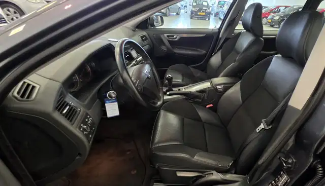 Volvo V70 view 10