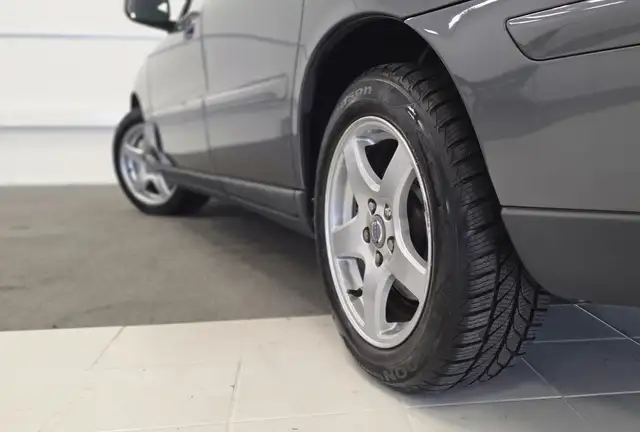 Volvo V70 view 7
