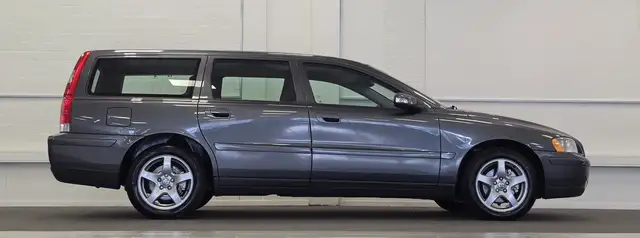 Volvo V70 view 4
