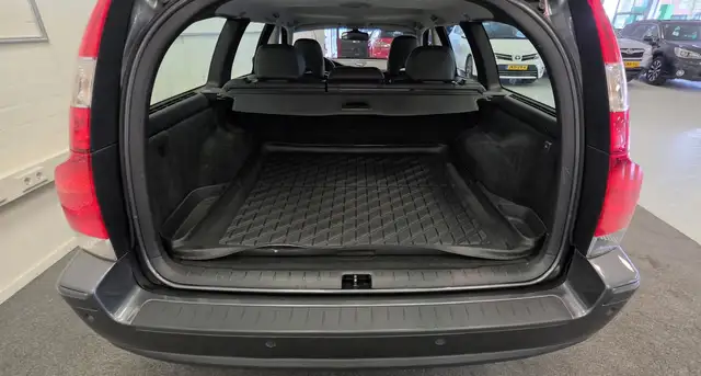 Volvo V70 view 12