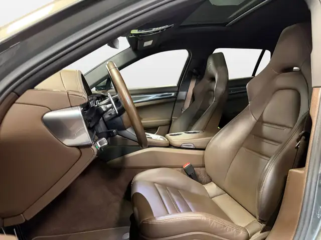 Porsche Panamera view 14