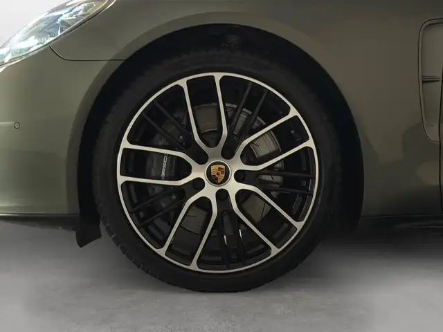 Porsche Panamera view 9