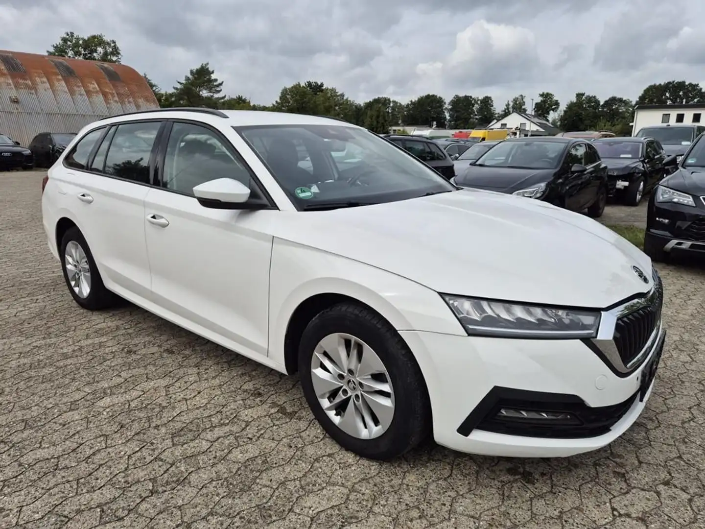 Skoda Octavia Combi 2.0 TDI DSG Ambition Weiß - 1