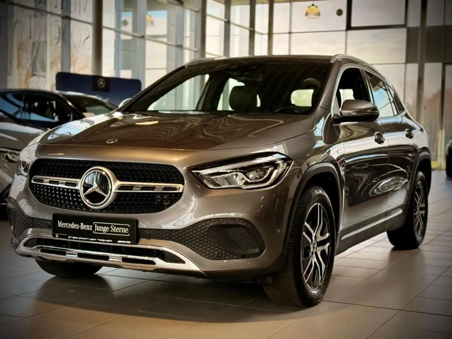 Mercedes-Benz GLA 250 e Progressive+PANO+Totwinkel+Kamera Gris - 1