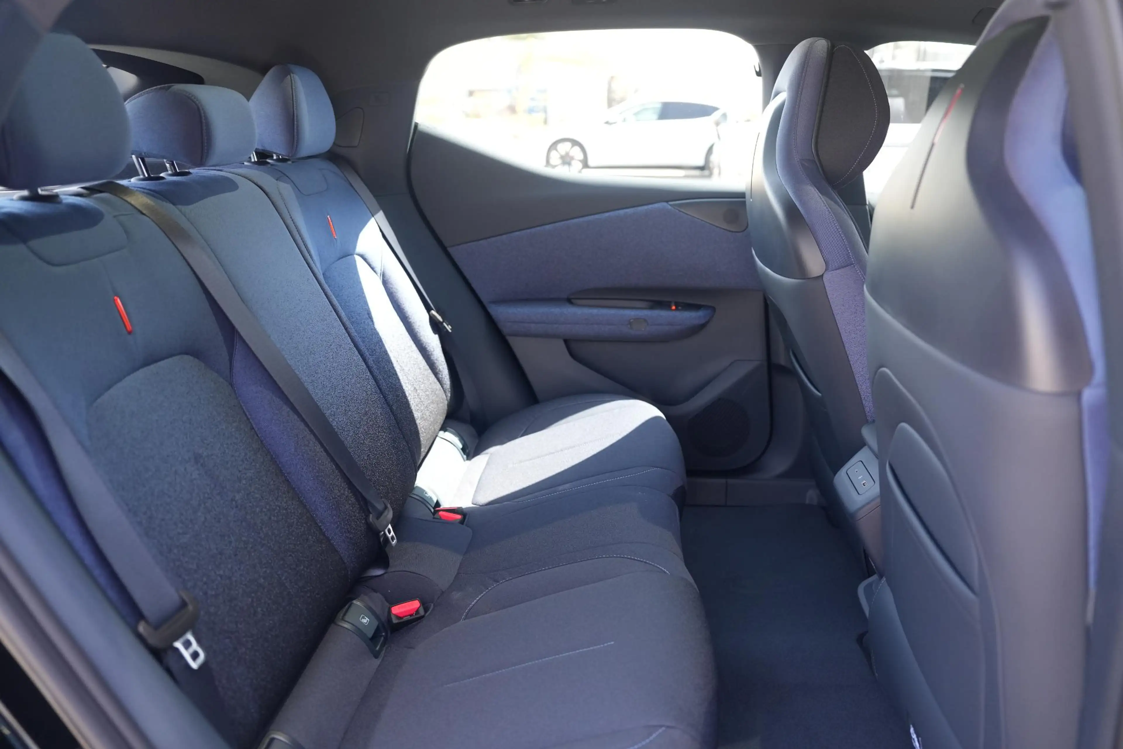 Lynk & Co 02 Business Edition 66 kWh | Uit Voorraad Leverbaar | — photo 4
