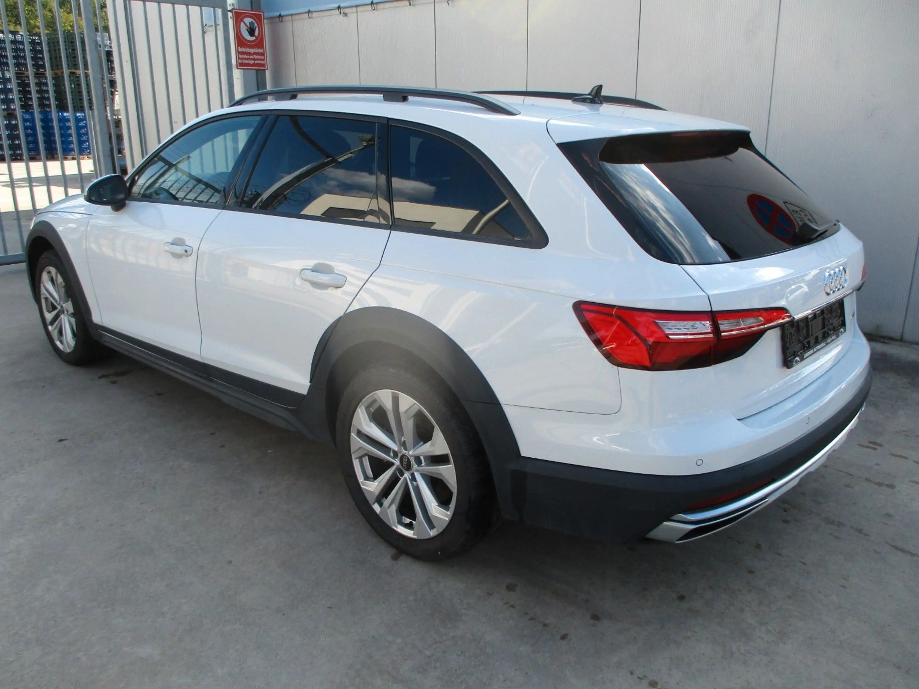 Audi A4 allroad quattro 50 TDI — photo 4