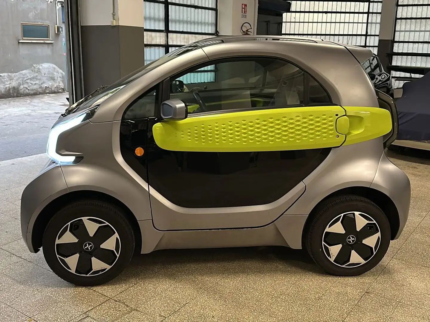 XEV Yoyo sport Grigio - 2