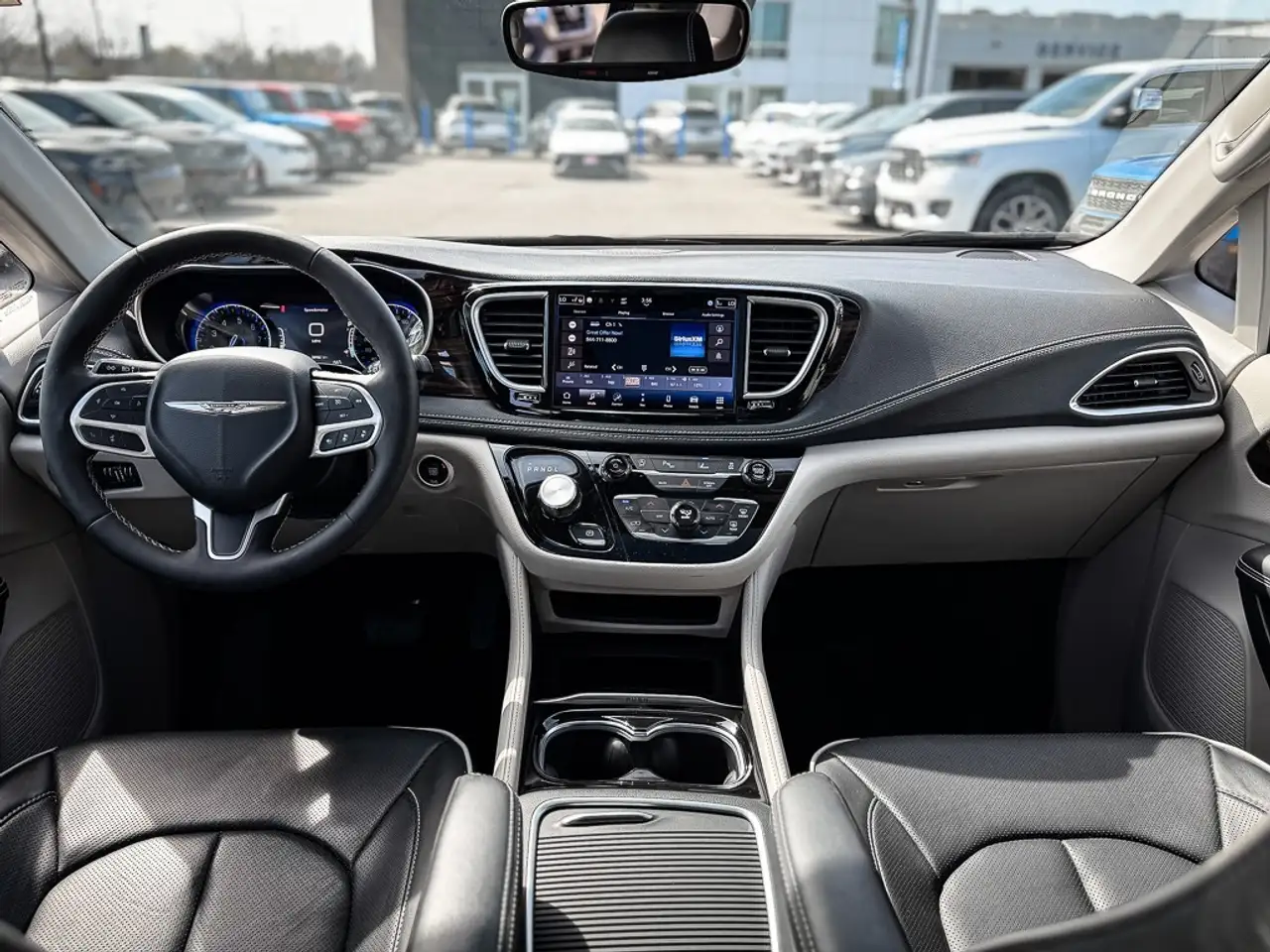Chrysler Pacifica снимка Chrysler Pacifica