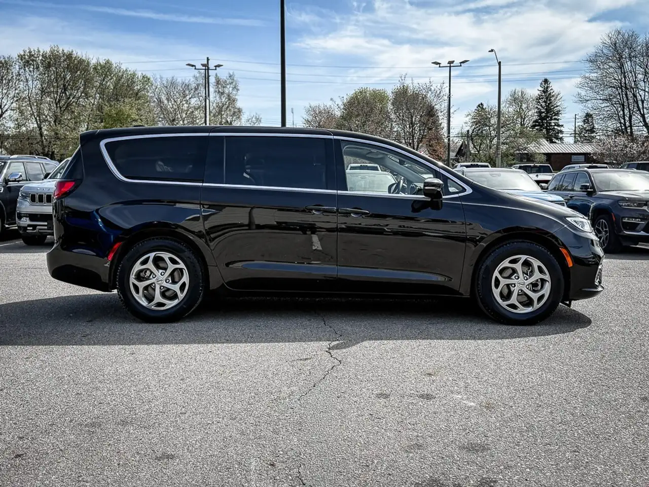 Chrysler Pacifica снимка Chrysler Pacifica