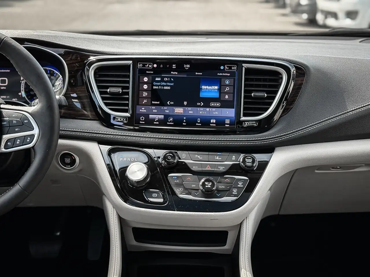 Chrysler Pacifica снимка Chrysler Pacifica