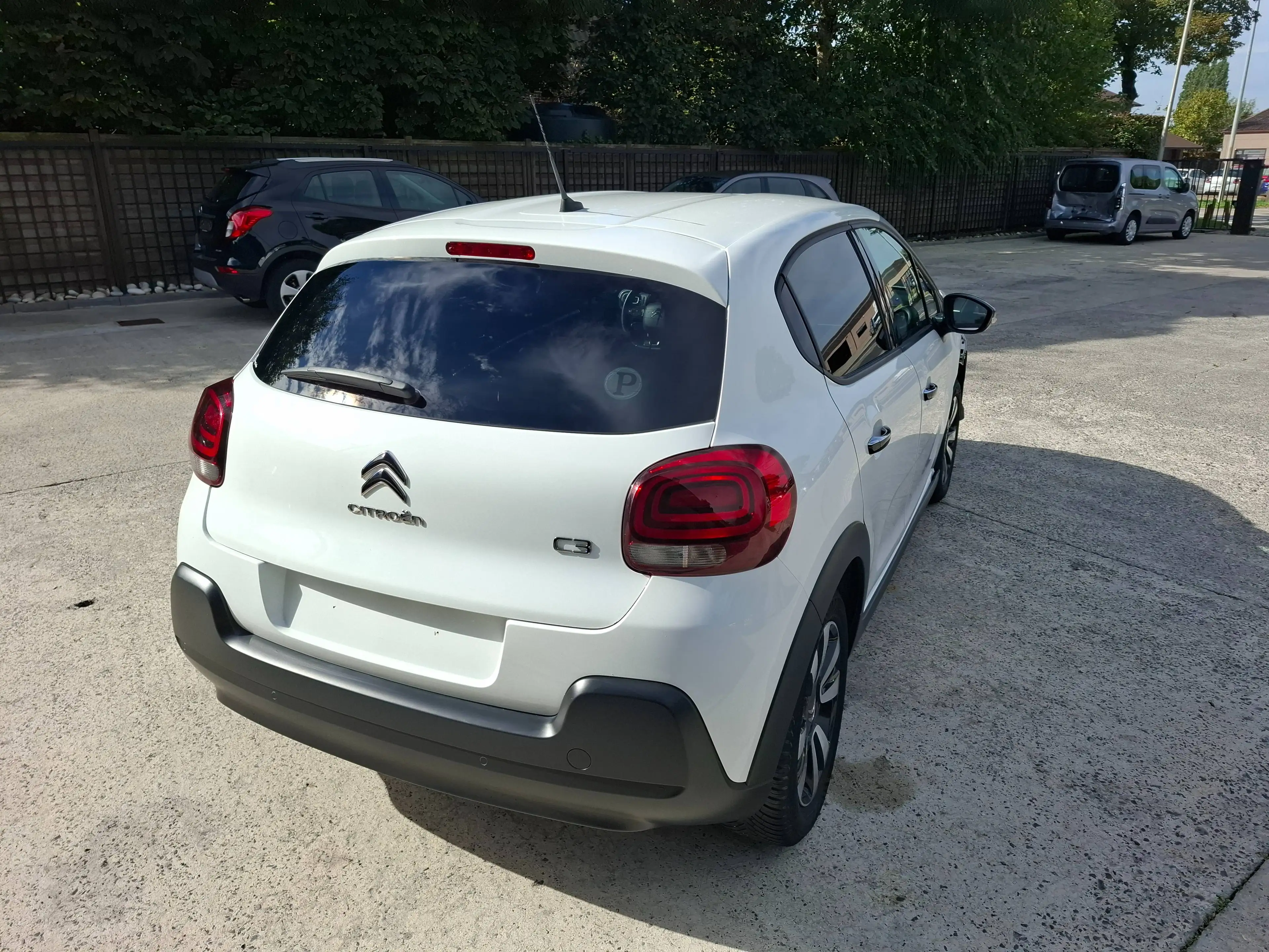 Citroen C3 C3 1.2i PureTech Shine S — photo 6