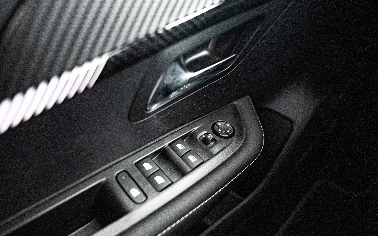 Peugeot 208 1.2 Turbo Allure 25