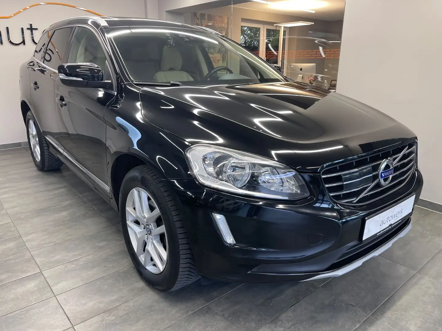 Volvo XC60 Summum*AUT./Navi/Panorama/Leder/ALU/TÜVNEU* Noir - 1