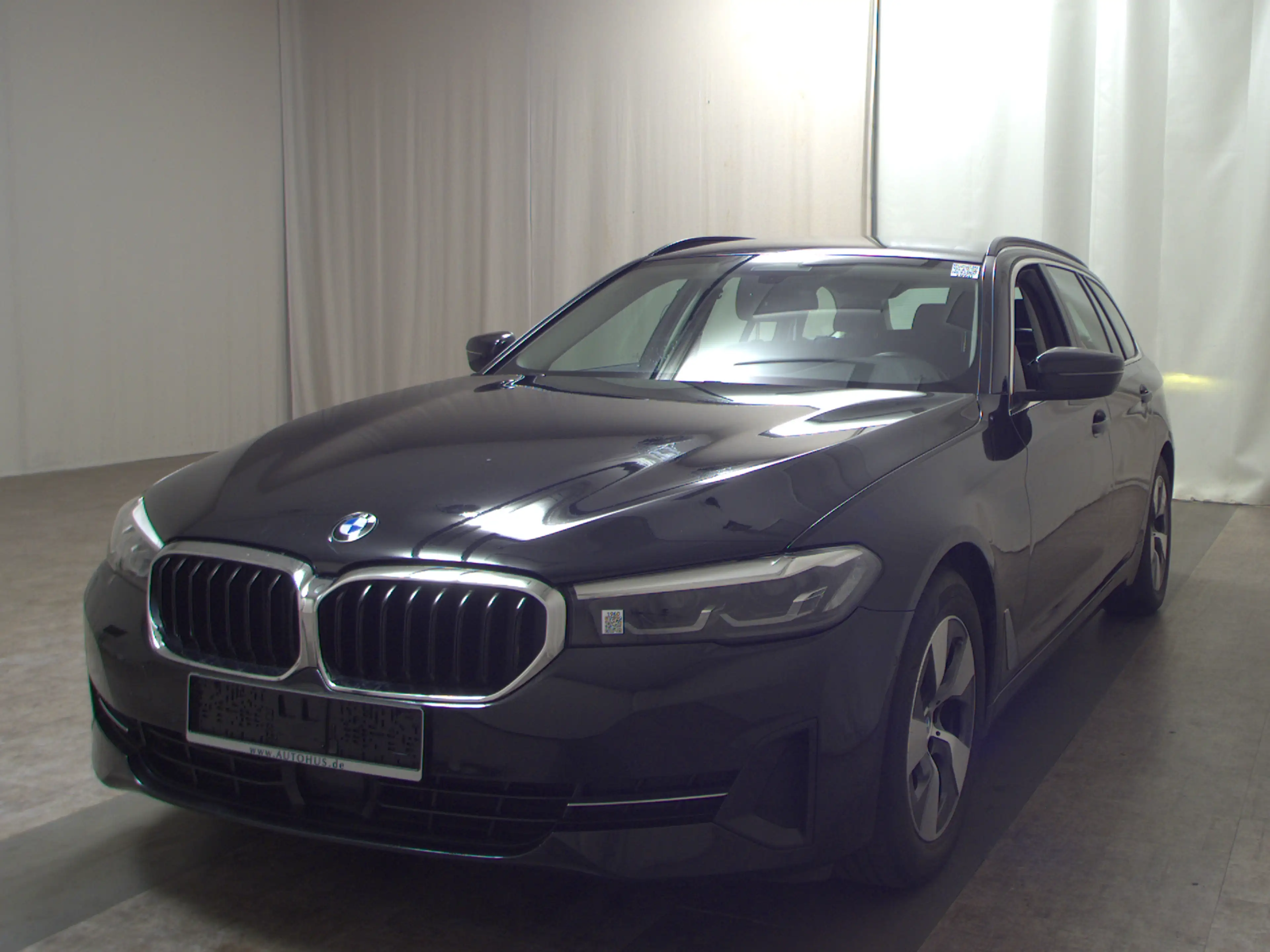 BMW 520 dA Touring Leder Navi LED LC prof. AHK RFK — photo 2