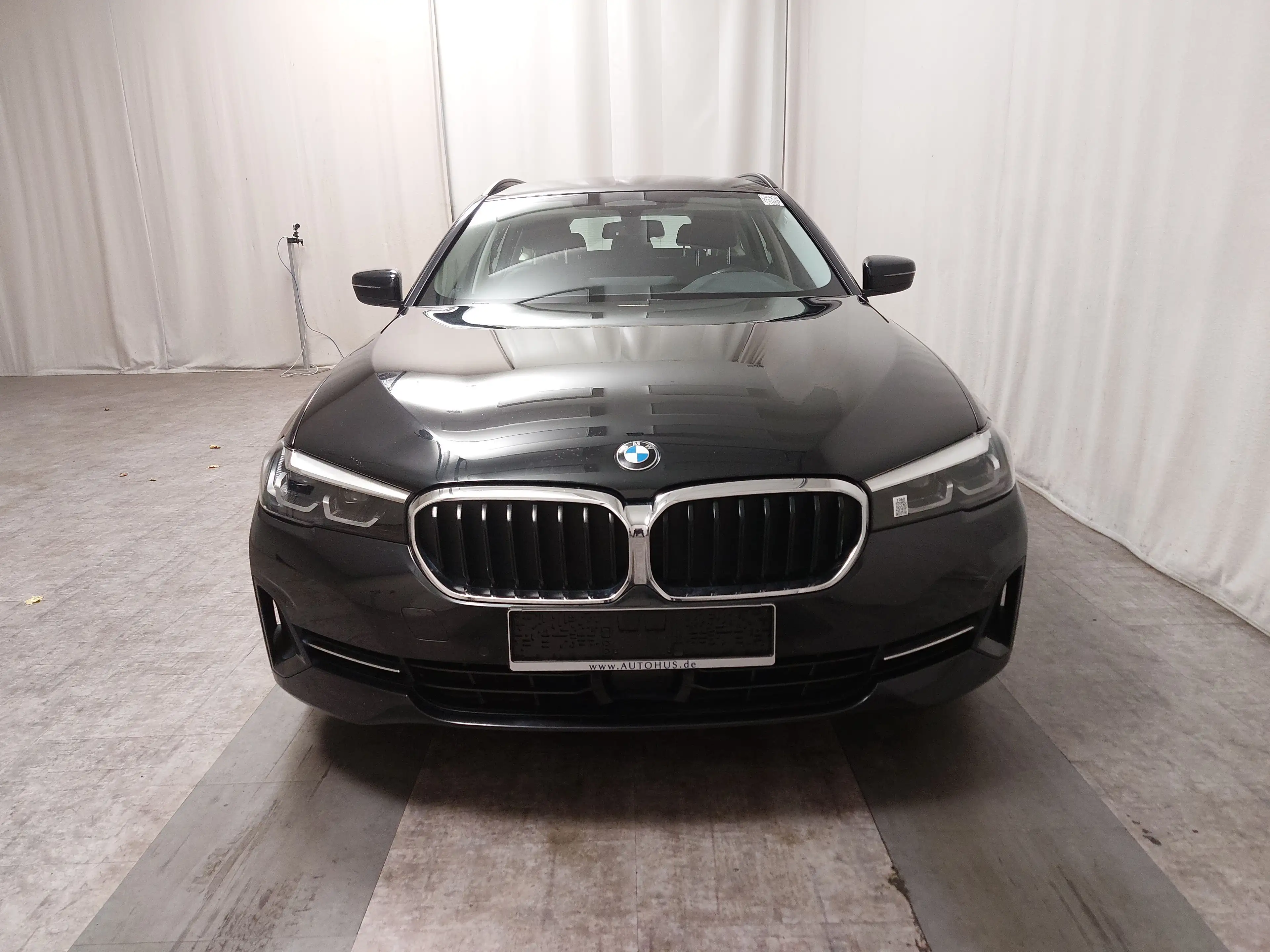 BMW 520 dA Touring Leder Navi LED LC prof. AHK RFK — photo 9