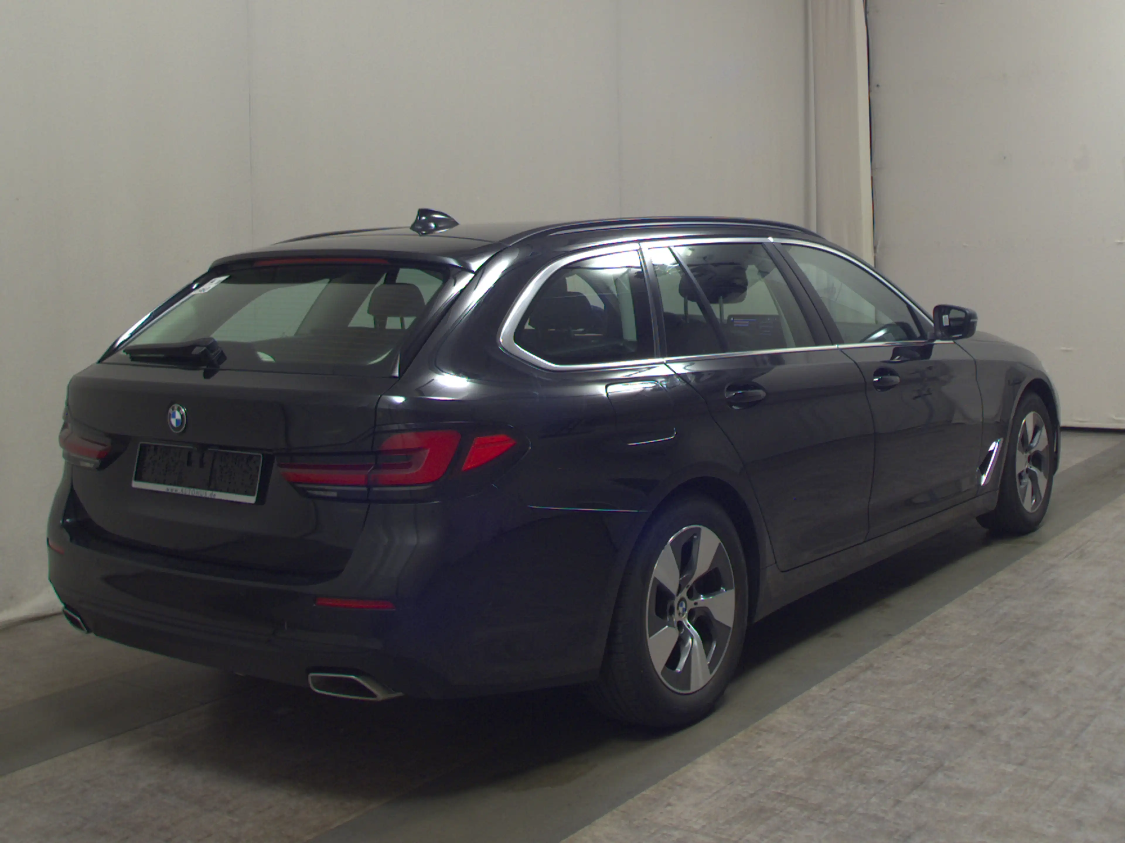 BMW 520 dA Touring Leder Navi LED LC prof. AHK RFK — photo 4