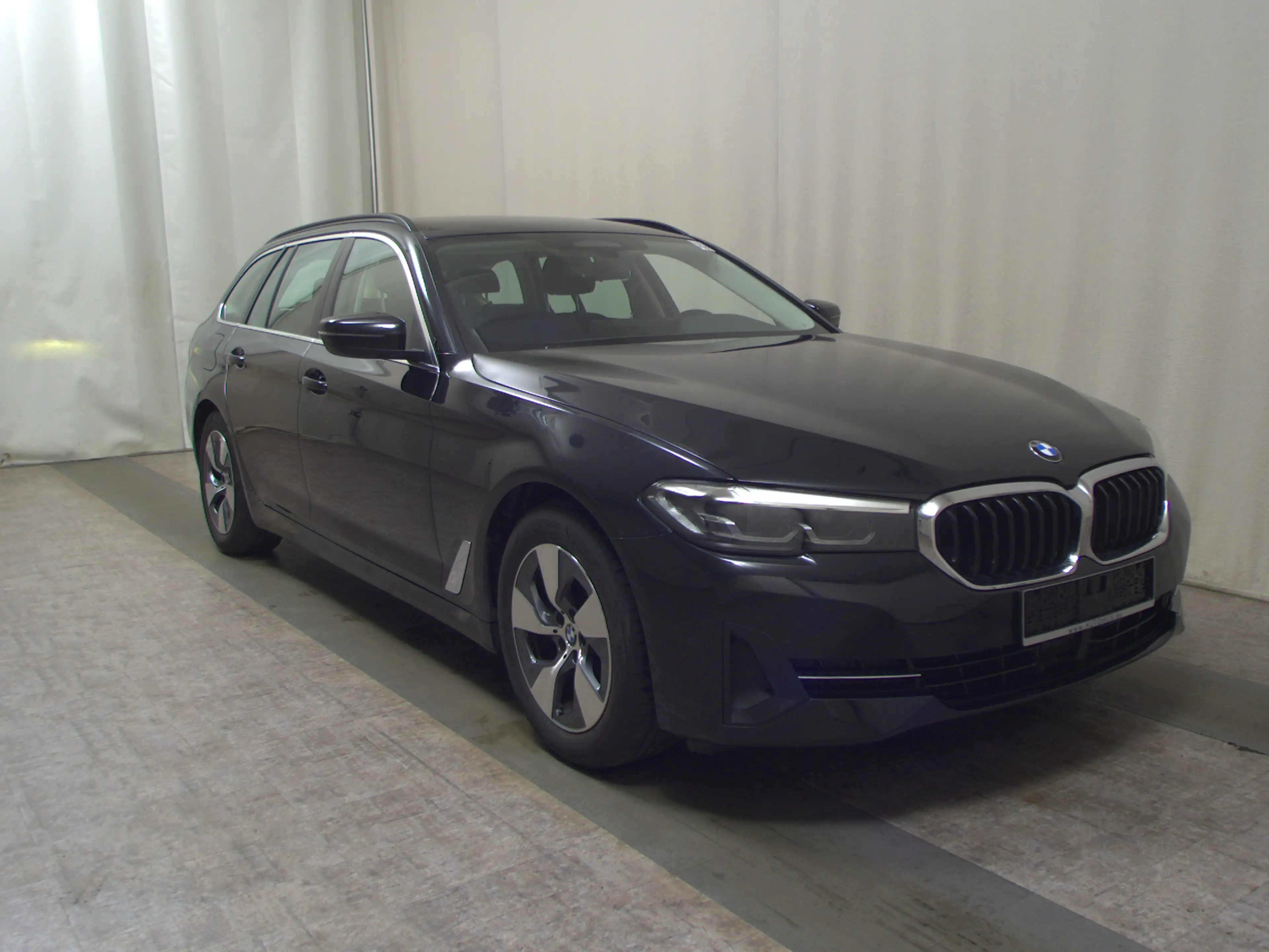 BMW 520 dA Touring Leder Navi LED LC prof. AHK RFK — photo 3