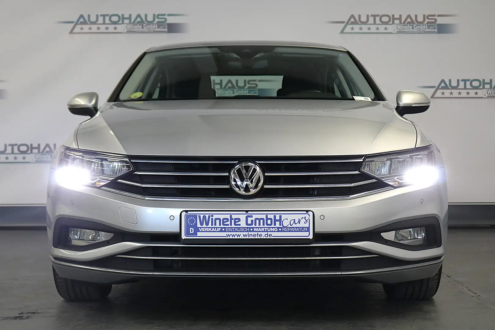 Volkswagen Passat 1.6 TDI Elegance*1HAND*LED*NAVI*SHZ*KAMERA*PDC*u Grau - 2
