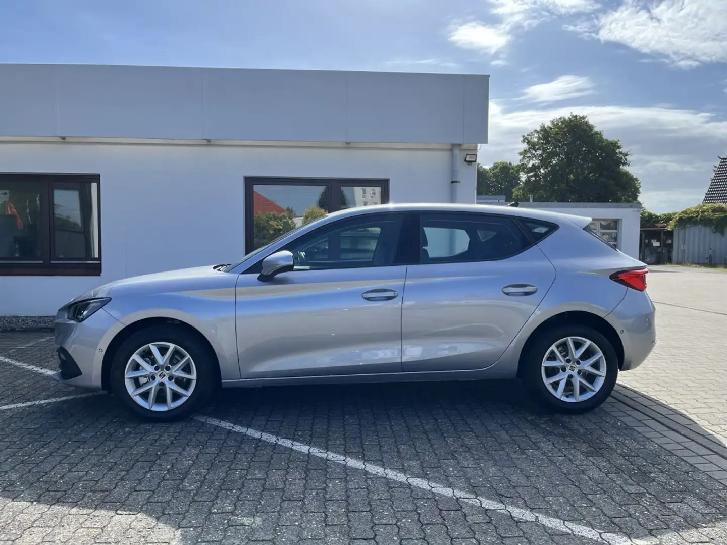 SEAT Leon Style 1.0 eTSI DSG Parklenk SHZ AppConnect virtual Argent - 2