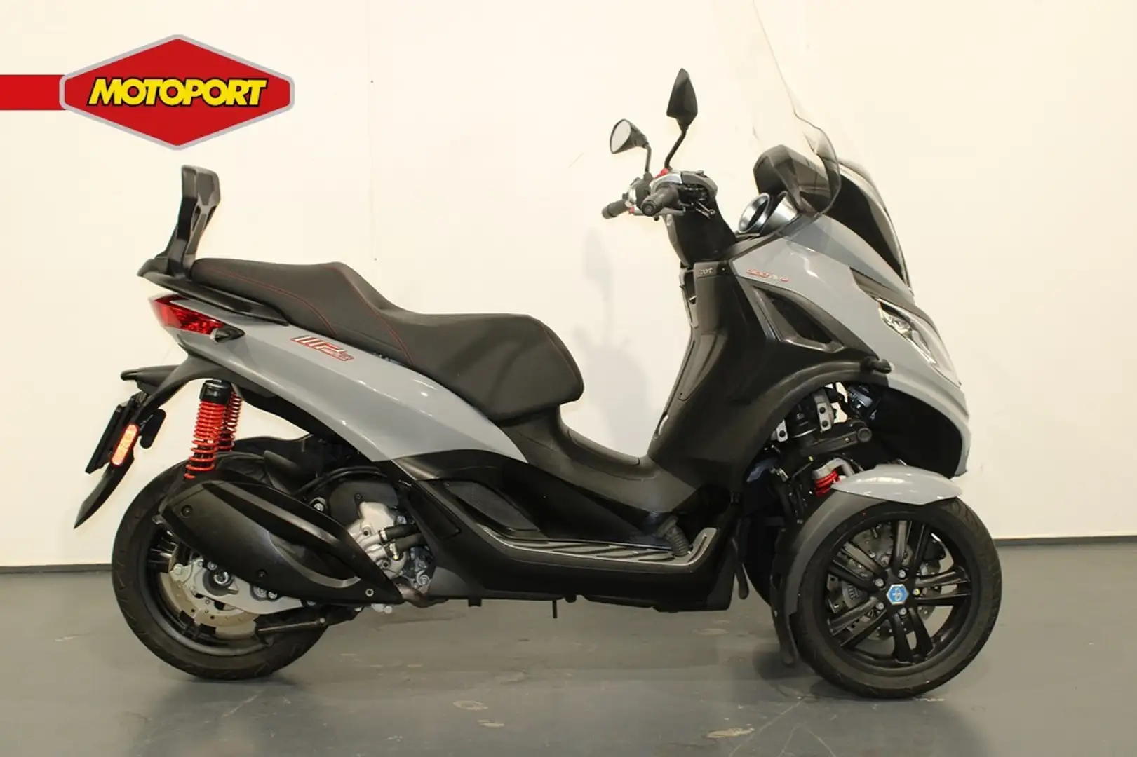 Piaggio MP3 300 LT SPORT Černá - 1