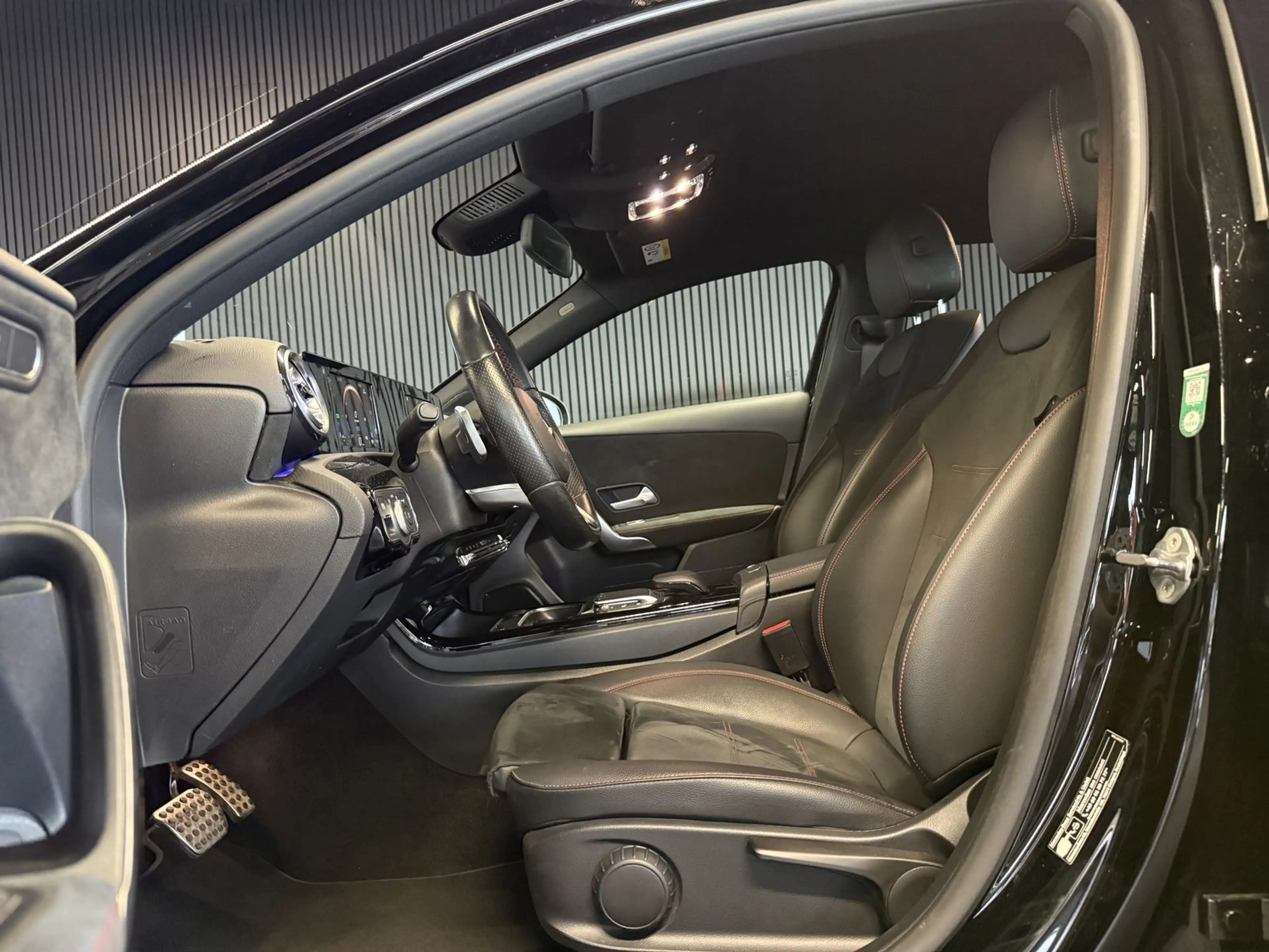 Mercedes-Benz A 250 e AMG LINE/AMBIENTE/MBUX/LEDER/NAVI/NIGHT — photo 9