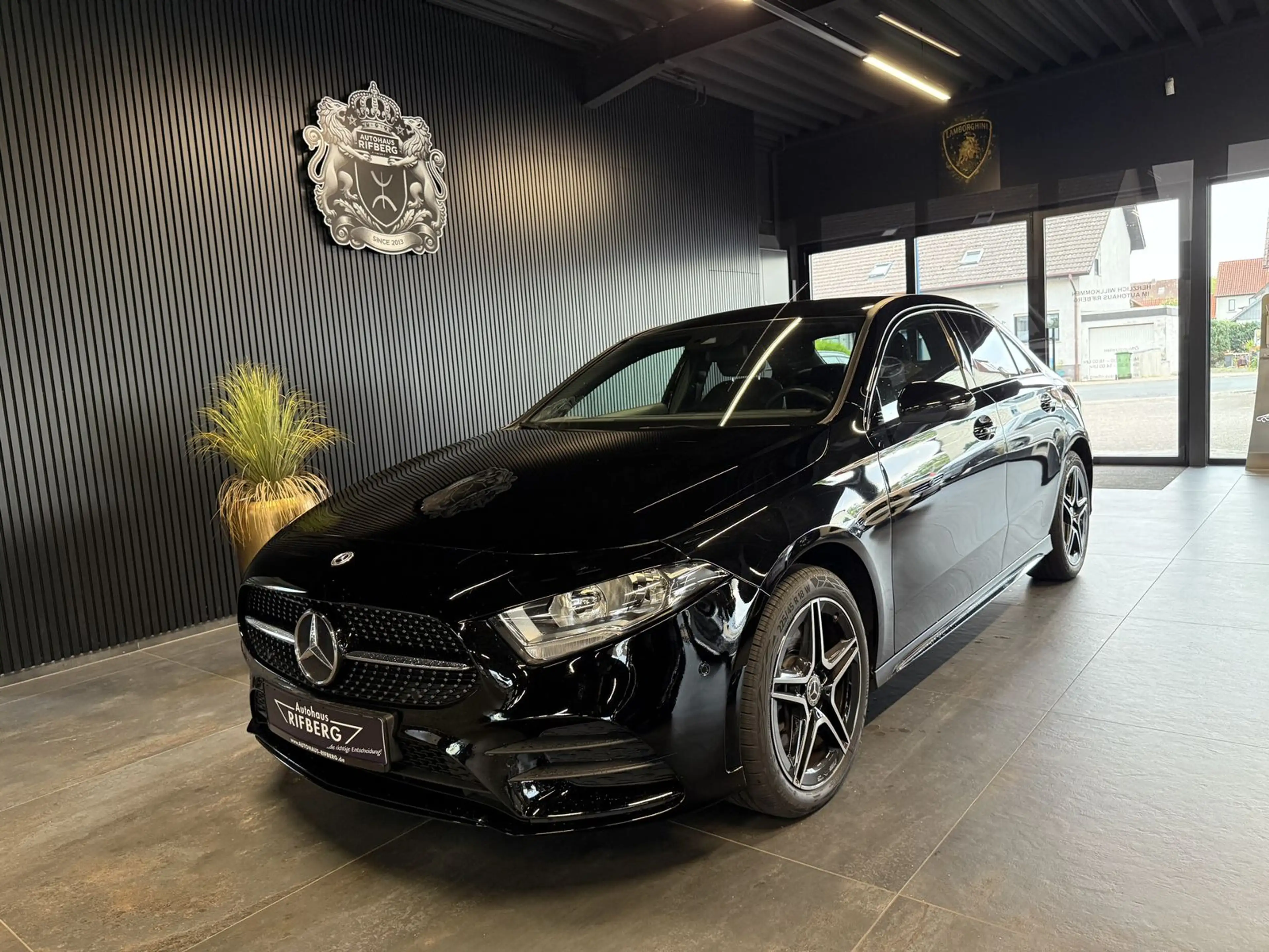 Mercedes-Benz A 250 e AMG LINE/AMBIENTE/MBUX/LEDER/NAVI/NIGHT