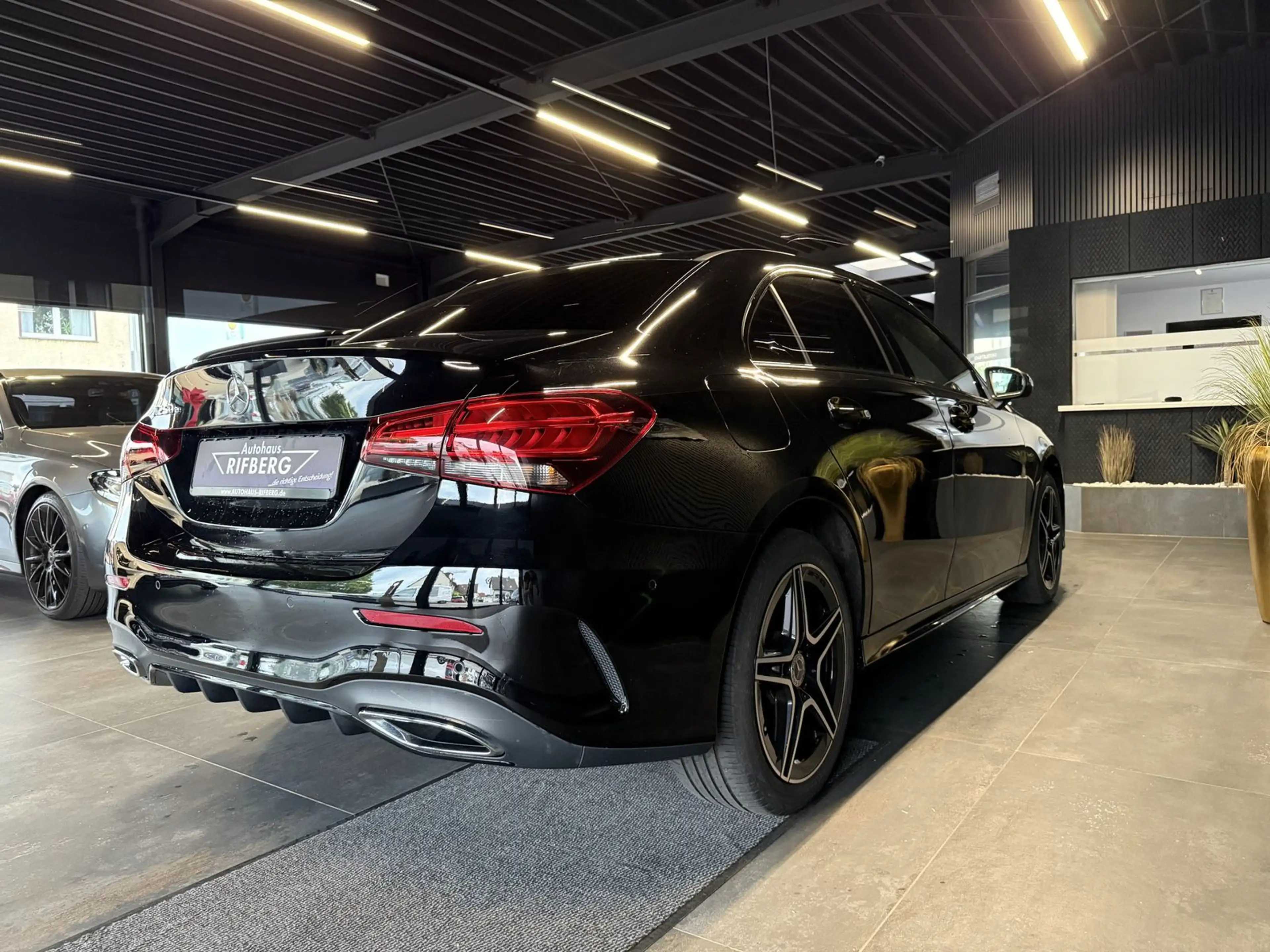 Mercedes-Benz A 250 e AMG LINE/AMBIENTE/MBUX/LEDER/NAVI/NIGHT — photo 6