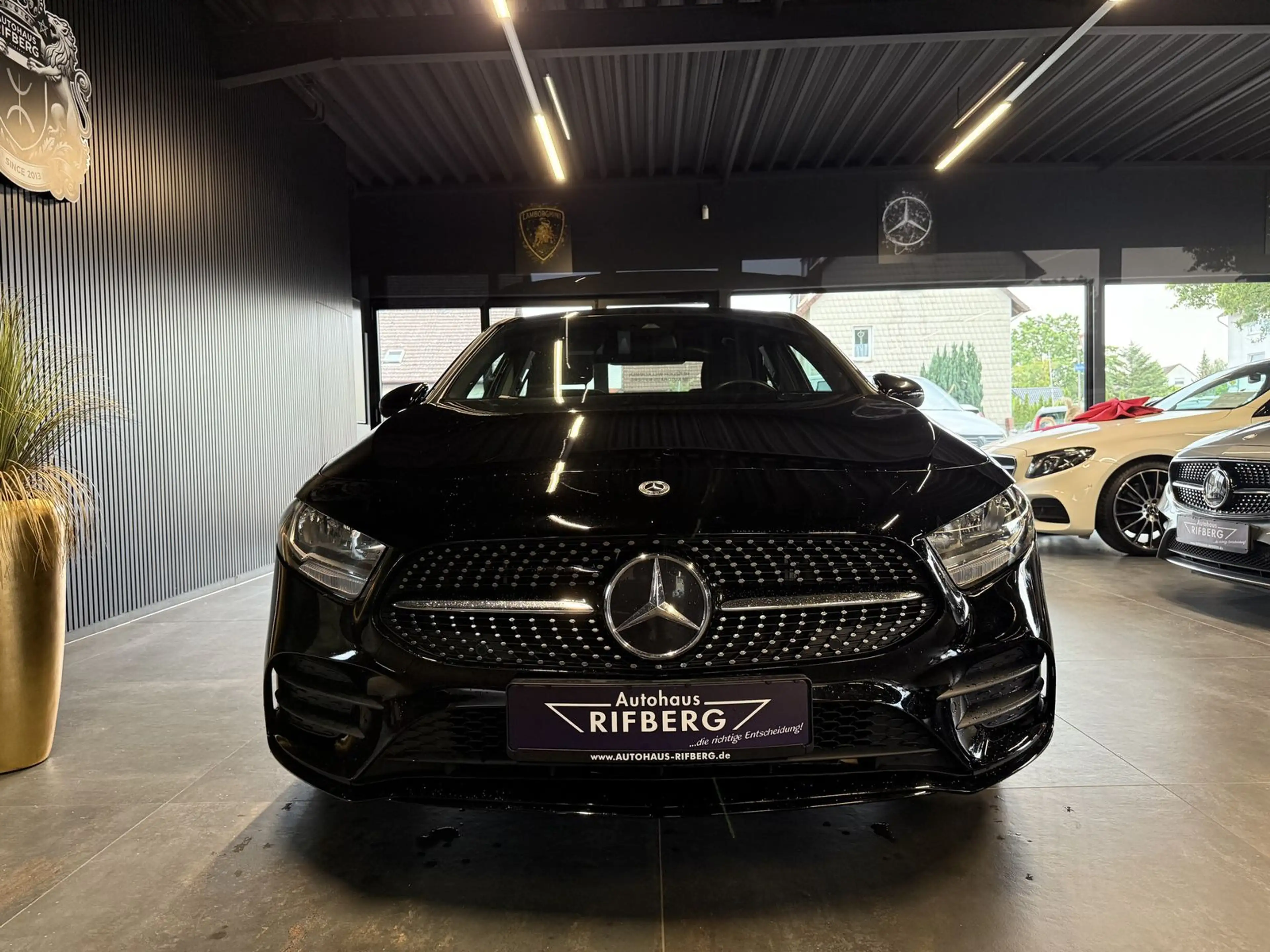 Mercedes-Benz A 250 e AMG LINE/AMBIENTE/MBUX/LEDER/NAVI/NIGHT — photo 2