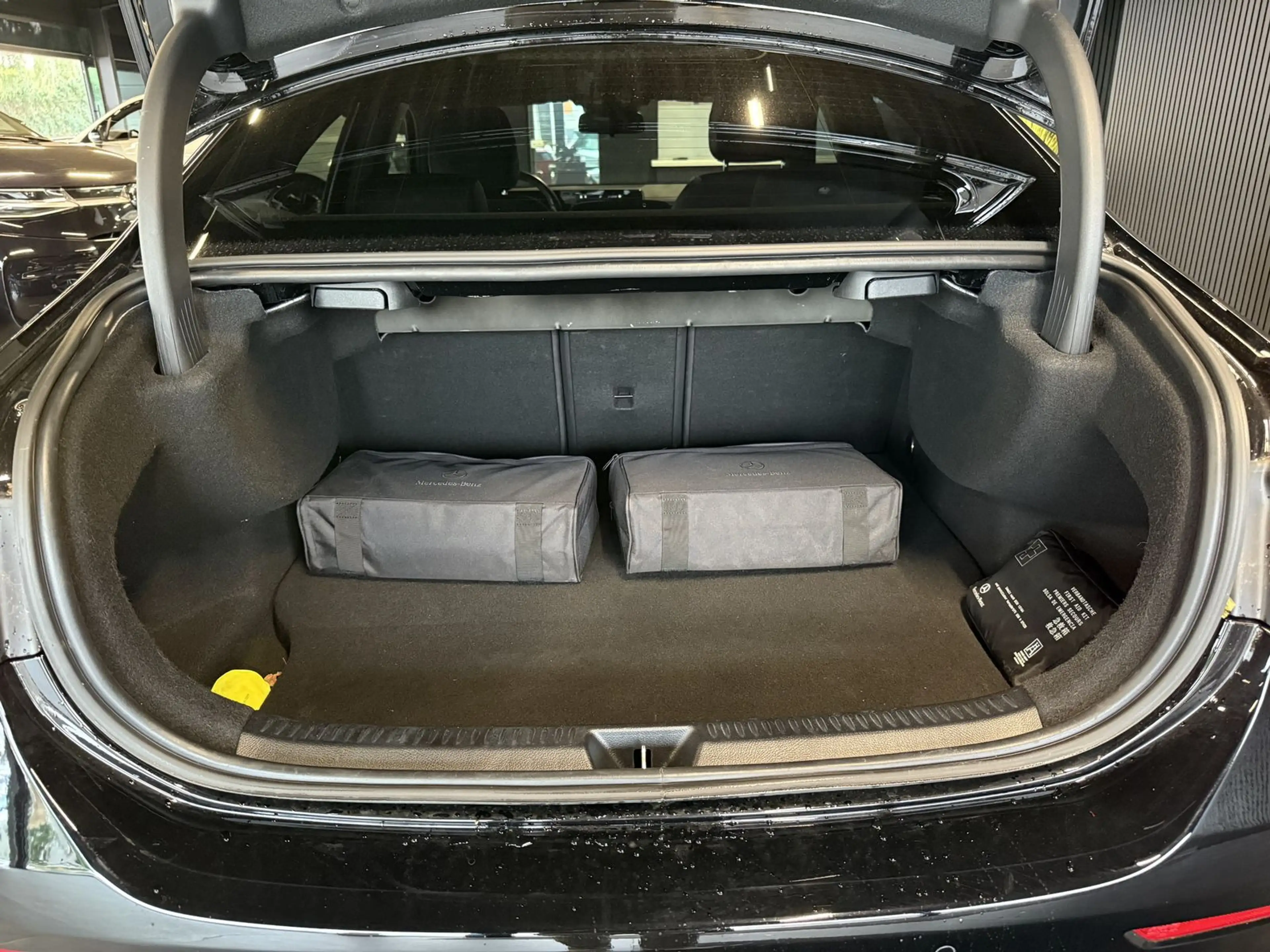 Mercedes-Benz A 250 e AMG LINE/AMBIENTE/MBUX/LEDER/NAVI/NIGHT — photo 11