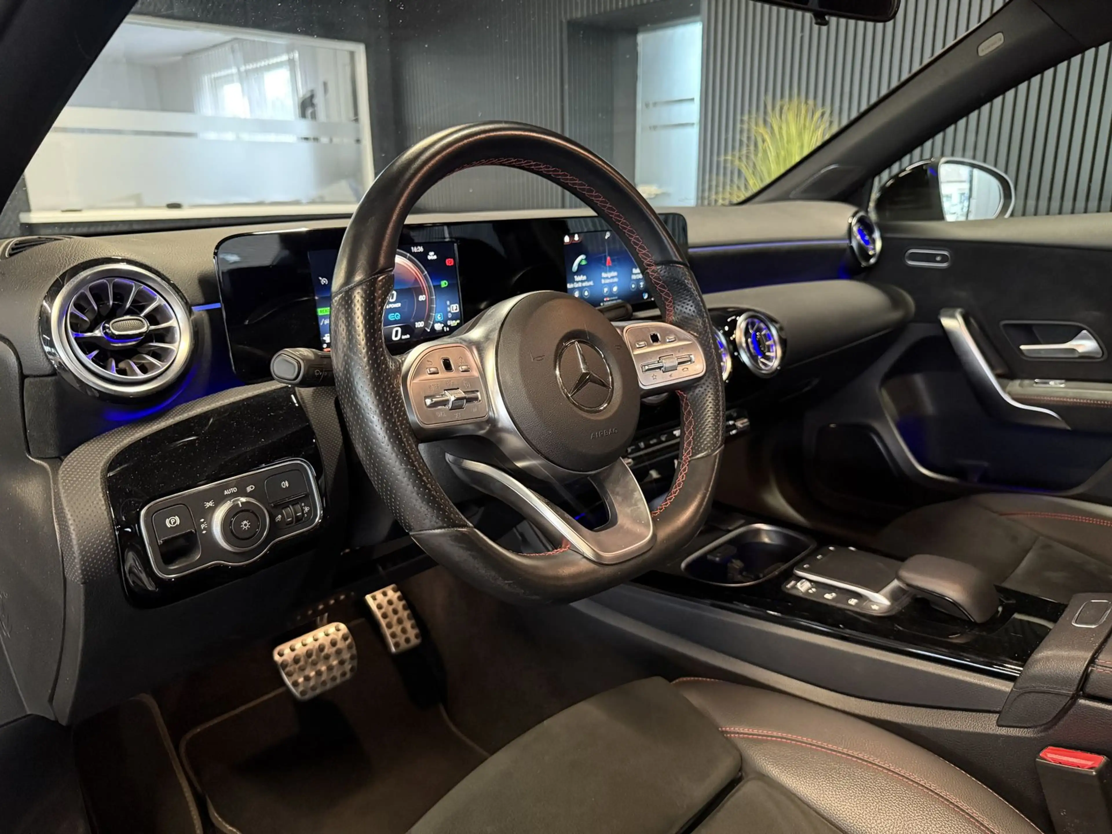 Mercedes-Benz A 250 e AMG LINE/AMBIENTE/MBUX/LEDER/NAVI/NIGHT — photo 8