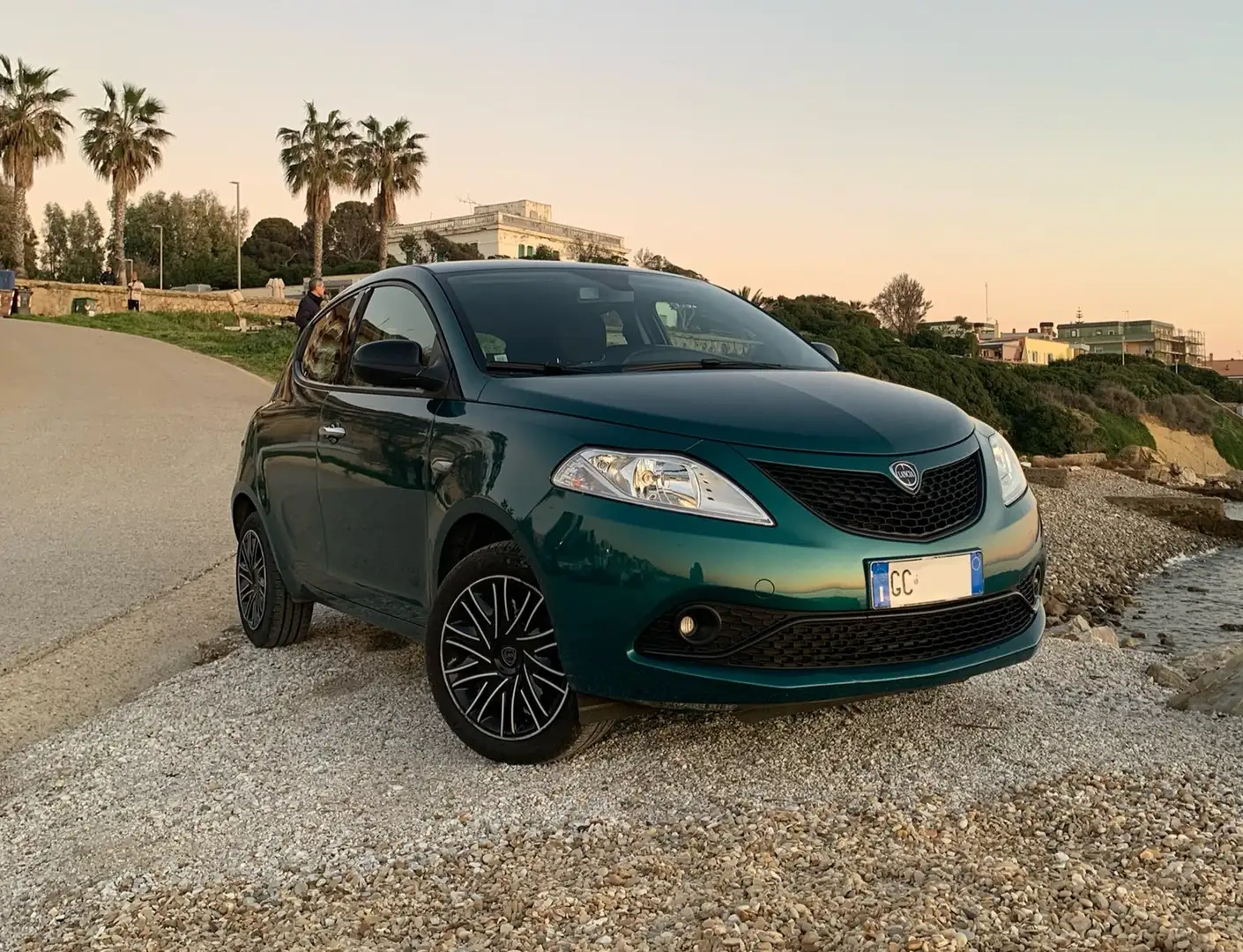 Lancia Ypsilon 1.0 firefly hybrid Gold s&s 70cv Verde - 1
