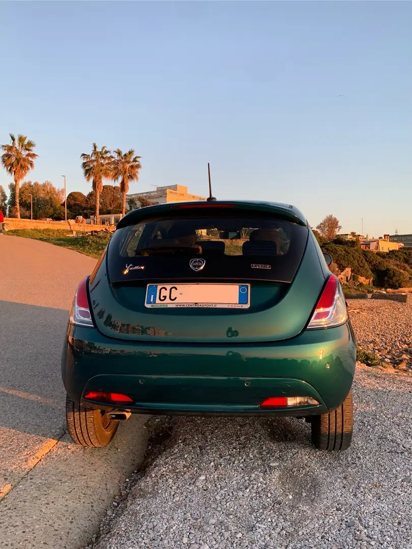 Lancia Ypsilon 1.0 firefly hybrid Gold s&s 70cv Verde - 2