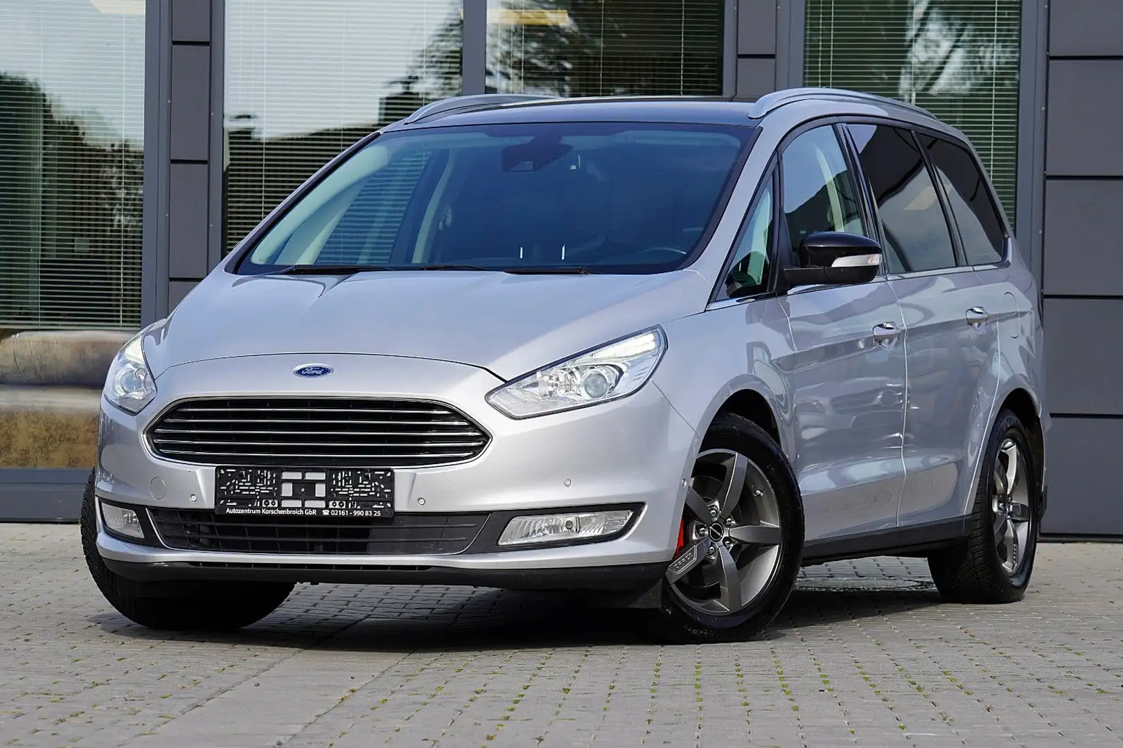 Ford Galaxy Titanium Silber - 1