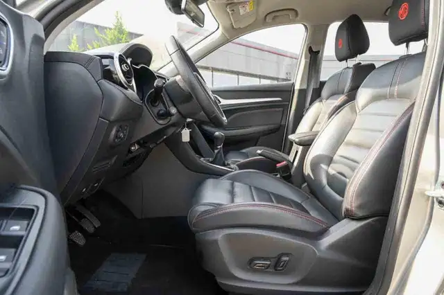 MG ZS view 9